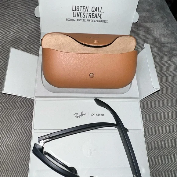 Ray-Ban Wayfarer Matte Black Sunglasses - Picture 4 of 9